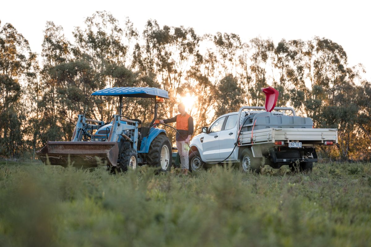 Diesel ute pack filling tractor