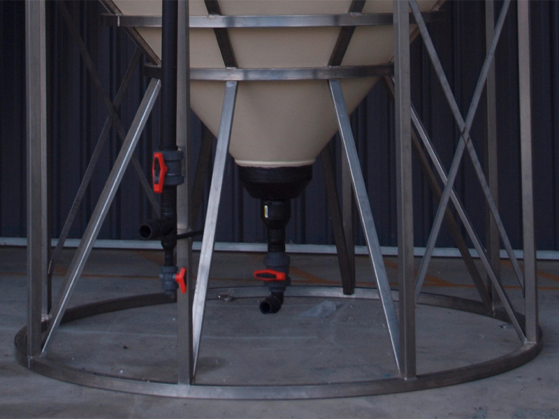 Feature of a Polymaster cone bottom tank