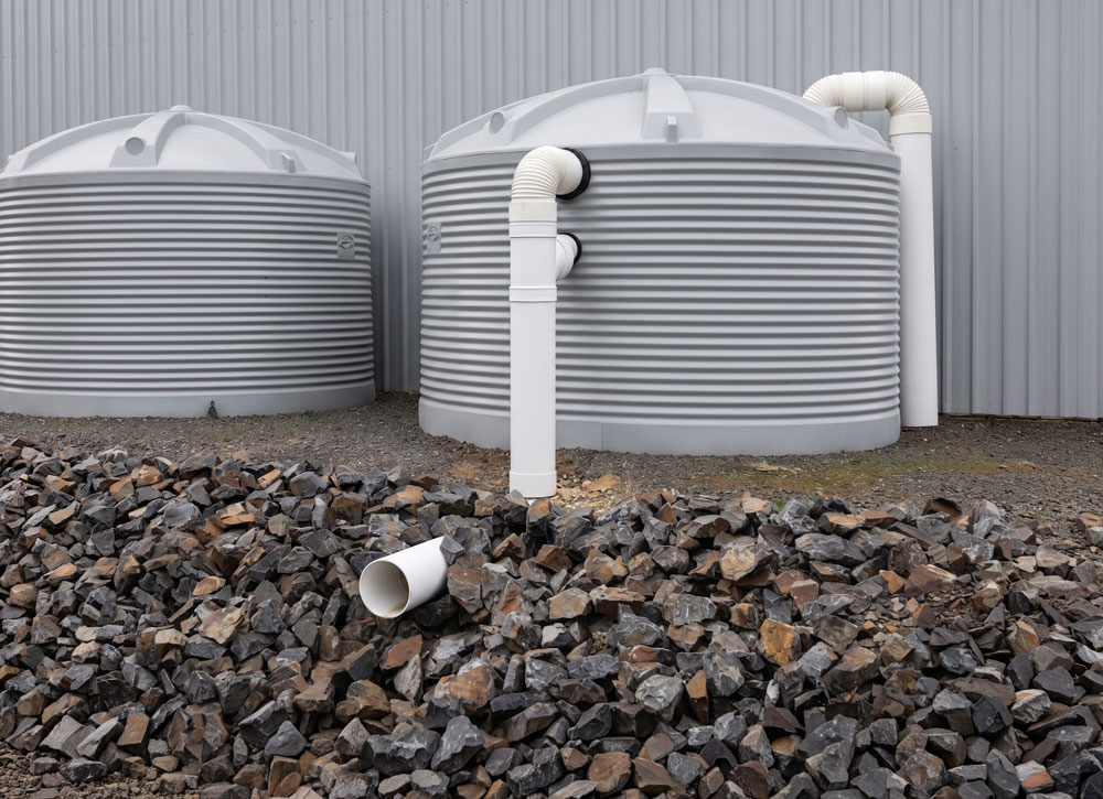 tank with overflow