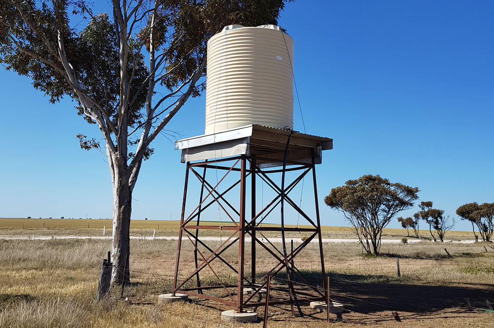Polymaster poly water tank on stand